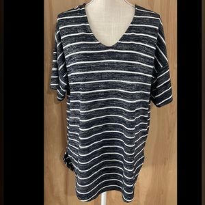 Simply Styled Pullover V-neck Knit Top - EUC
